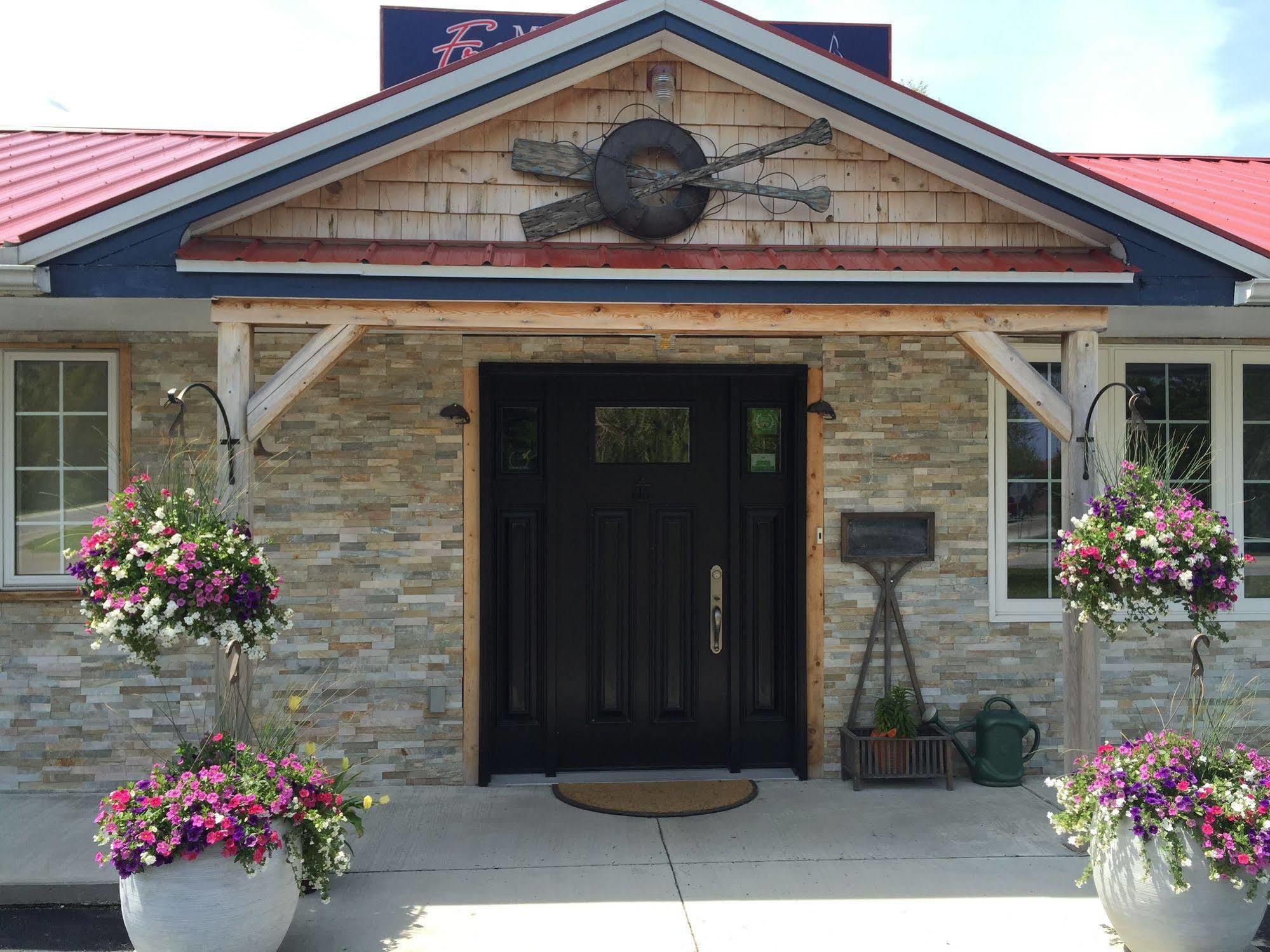 My Friends Inn Manitoulin Manitowaning Экстерьер фото